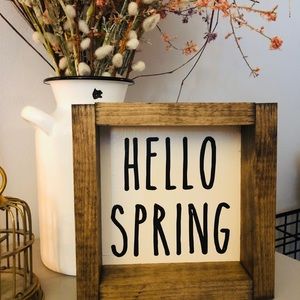 Farmhouse “Hello Spring” sign